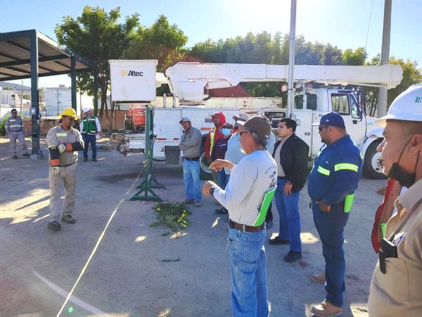 Recibe personal de alumbrado público Curso impartido por CFE