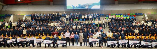 Abandera Alcaldesa al contingente deportivo paceño para Etapa Estatal