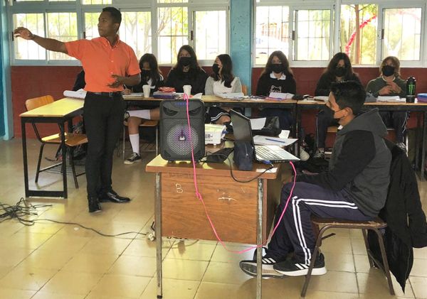 Imparte Dirección de Juventud Pláticas de Violencia de Género en Secundarias