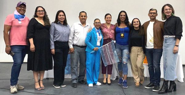 Asisten más de 800 personas a la conferencia de Kenya Cuevas