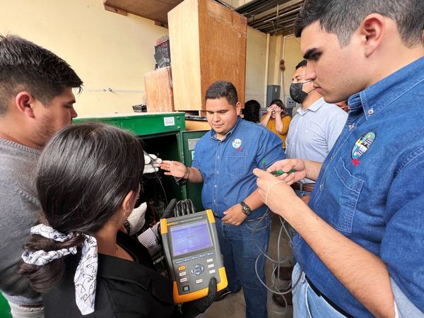 Instalan en Palacio Municipal un analizador de energía como preparación para el Plan de Eficiencia Energética