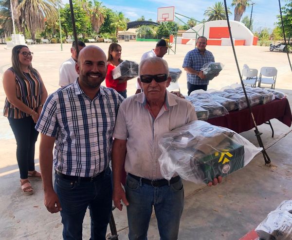 Entrega Servicios Públicos uniformes a personal operativo en Los Planes