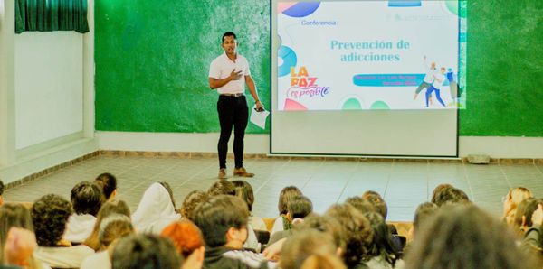 Imparten pláticas a jóvenes sobre prevención de adicciones