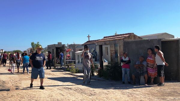 Más de 8 mil personas visitaron los panteones el Día de las Madres