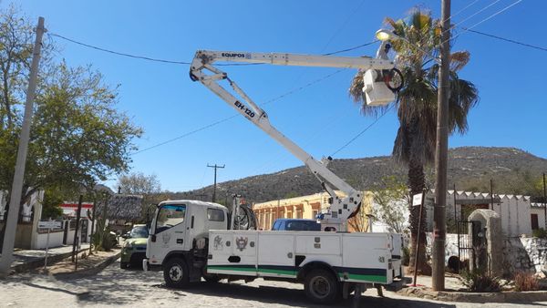 Rehabilita Servicios Públicos 45 luminarias en El Triunfo