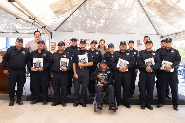 En un emotivo acto, se distinguió a policías municipales de La Paz que pasan a retiro