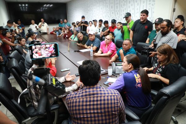 Atiende Presidenta Municipal a comerciantes de La Paz