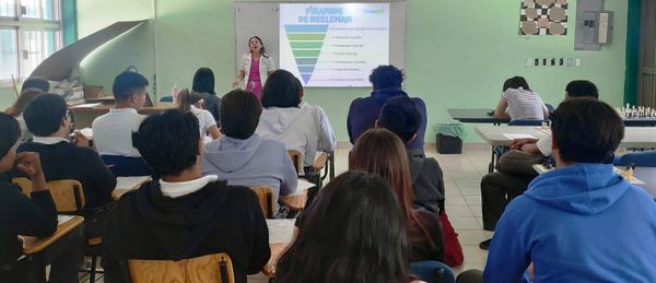 Imparten pláticas sobre prevención del suicidio a estudiantes del COBACH 01