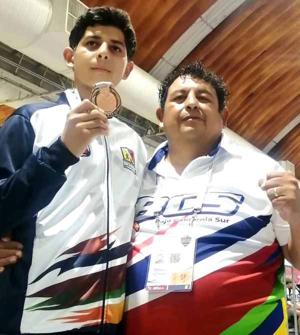 Conquistan karatecas paceños 5 medallas en Nacionales CONADE