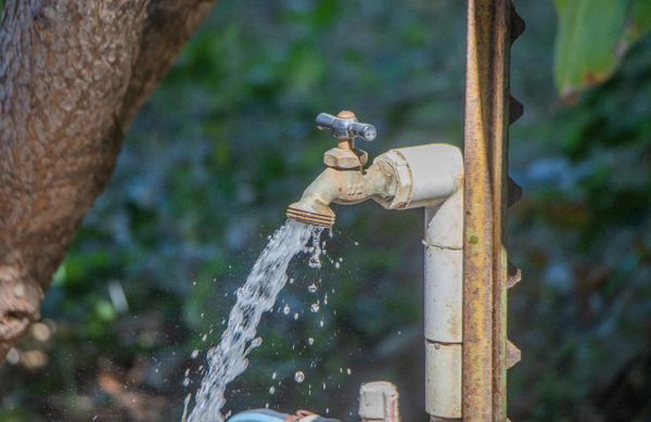 106 colonias contaron con servicio de agua potable por red, el 7 de agosto, OOMSAPAS La Paz.