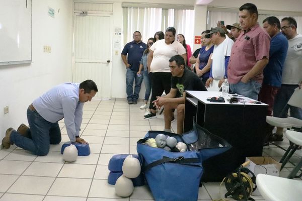 Capacitan al personal del Deporte Municipal en Cursos de Primeros Auxilios  y Rescate Acuático