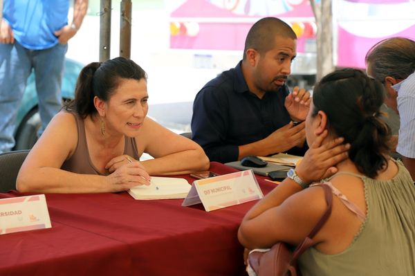 Continúa DIF Municipal La Paz brindando atención en las audiencias ciudadanas