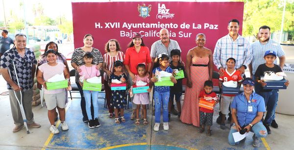 Realiza DIF La Paz la “Entrega de Zapatos Escolares” en Los Planes