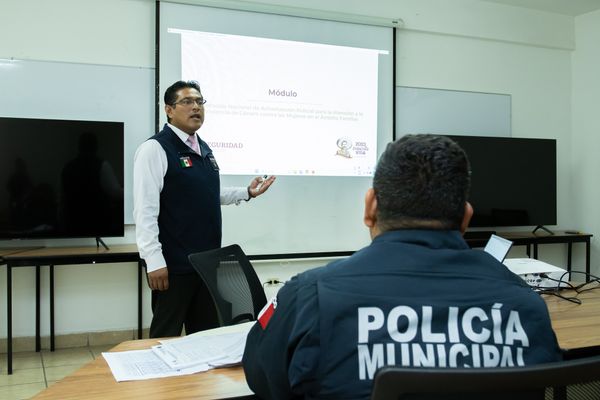 21 policías municipales son capacitados en el Programa de Formación Especializada
en la Aplicación de Protocolo para Atención de Niñas, Niños, Adolescentes y Mujeres Víctimas de Violencia