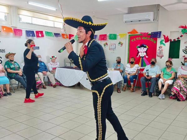 Celebra DIF La Paz Fiestas Patrias en las Casas de Día