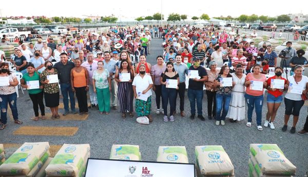 Entrega Alcaldesa apoyos sociales a 230 familias