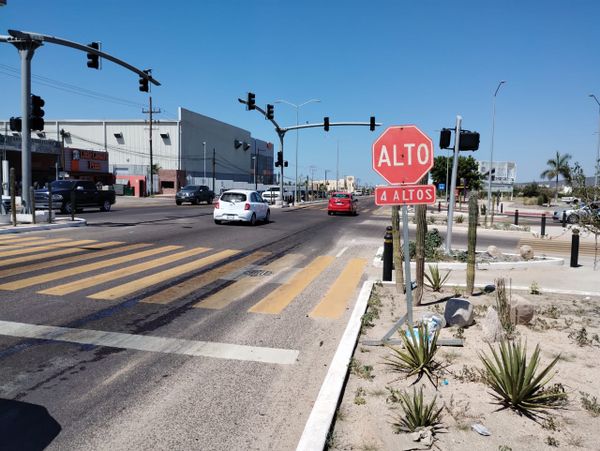 Se habilita crucero de cuatro altos temporal en el cruce de la Calzada Camino Real y Forjadores de Sudcalifornia