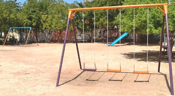 Inicia Servicios Públicos rehabilitación de columpios de 8 parques en la ciudad