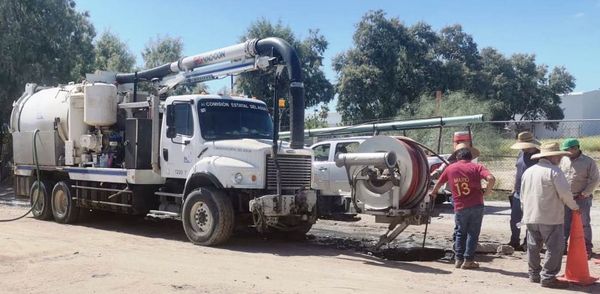 Lleva a cabo OOMSAPAS La Paz trabajos extraordinarios para atender derrames de aguas negras