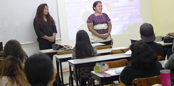 Llevan pláticas de sensibilización de los derechos indígenas y afromexicanos a la Universidad Mundial