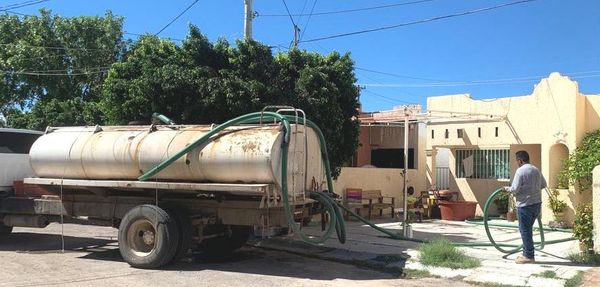 Más de 750 familias fueron atendidas con el plan emergente de entrega 
de agua en pipas tras el paso del huracán “Norma”: OOMSAPAS La Paz