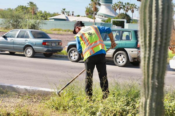 Realiza Servicios Públicos limpieza de 1.8 kilómetros en el bulevar Padre Kino