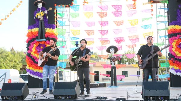 Celebra Gobierno Municipal el Día de Muertos con festivales artísticos y culturales