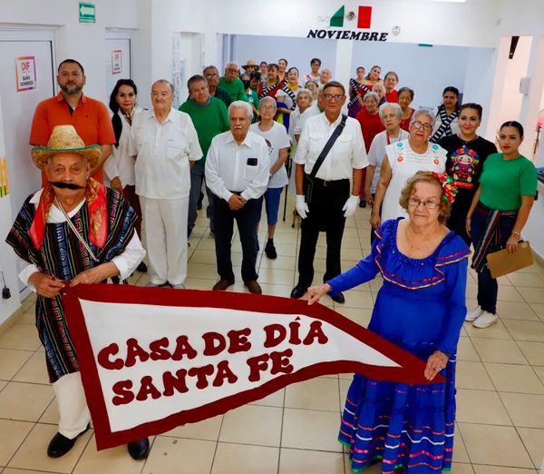 Celebran usuarios de la Casita de Día Santa Fe el Día de la Revolución