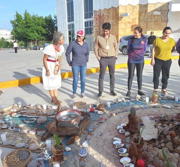 Con ofrenda Pericú el Ayuntamiento de La Paz inicia festejos del Día de Muertos