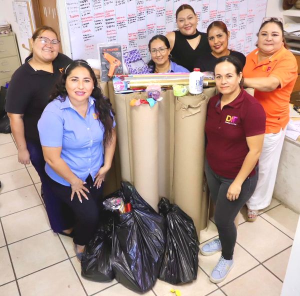 Entrega  DIF La Paz  material para el programa “Piñata de barrio” en Centros de Desarrollo Comunitario