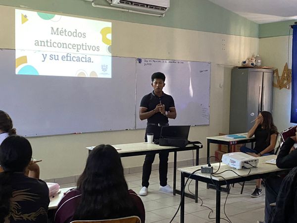 Imparten pláticas informativas a estudiantes de la Telesecundaria de El Sargento