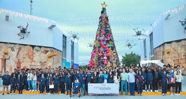 Lleva a cabo Ayuntamiento de La Paz segunda entrega de becas deportivas