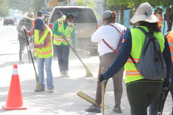 Realiza Servicios Públicos limpieza de ciclovías y avenidas principales