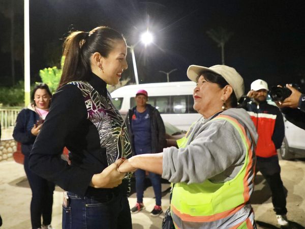 Comparte Presidenta Municipal tradicional Rosca de Reyes en Servicios Públicos