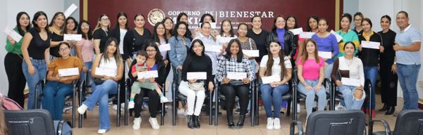 Entrega IMM 34 apoyos económicos del Programa Madres Jóvenes Estudiantes