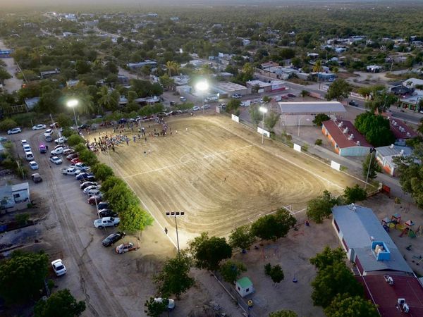 Rehabilita Ayuntamiento de La Paz campo deportivo en Calafia