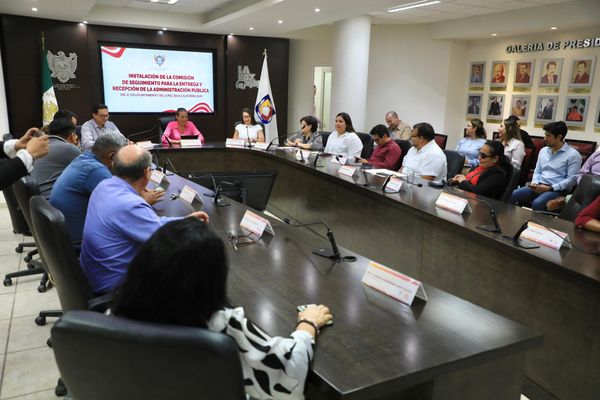 Integra Ayuntamiento de La Paz comisiones de entrega y recepción de la administración pública municipal