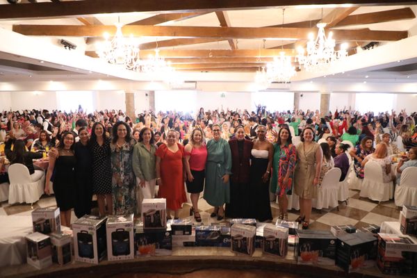 Celebra Gobierno Municipal a madres trabajadoras del Ayuntamiento