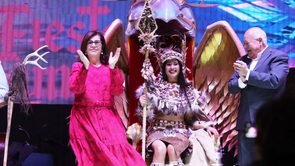 Coronan a Rosy I como Reina Calafia de las Fiestas de Fundación de La Paz 2024