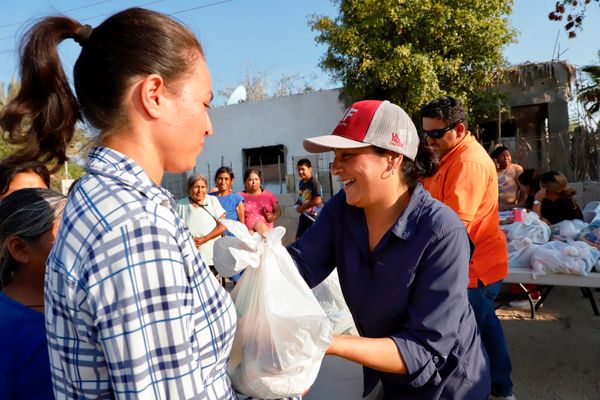 Beneficia DIF La Paz con apoyos a más de 100 familias en Los Planes