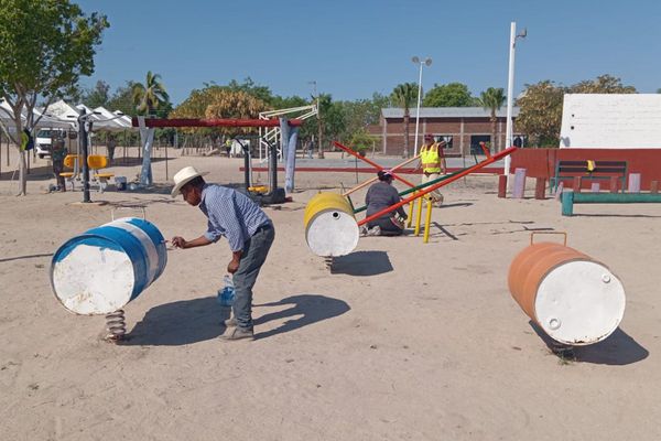 Rehabilita Servicios Públicos Municipales parque en Álvaro Obregón