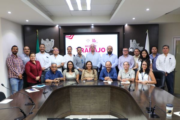 Realizan mesa de trabajo con representantes del sector económico en La Paz