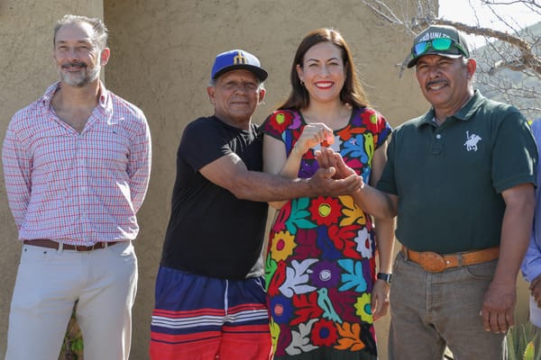 Milena Quiroga hizo la entrega de sanitarios para pescadores y visitantes en Playa Punta Lobos