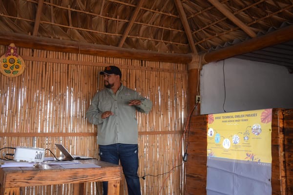 Prestadores de servicios turísticos de Puerto Chale aprenden inglés y primeros auxilios