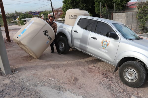 Avanza Ayuntamiento de La Paz en la entrega de tinacos