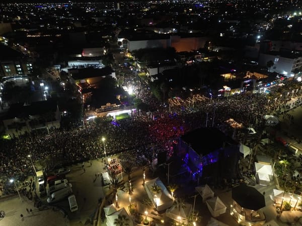 Color, alegría y baile en el primer desfile del Carnaval La Paz 2025