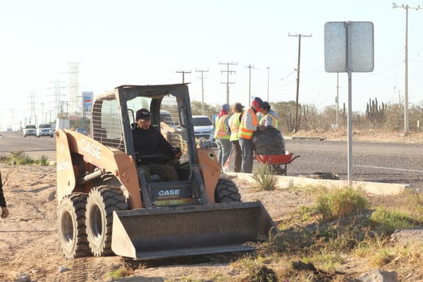 Ayuntamiento de La Paz retira más de 4 toneladas de residuos en la salida a carretera al sur