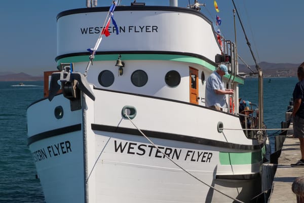 El histórico barco Western Flyer atraca en el muelle fiscal de La Paz