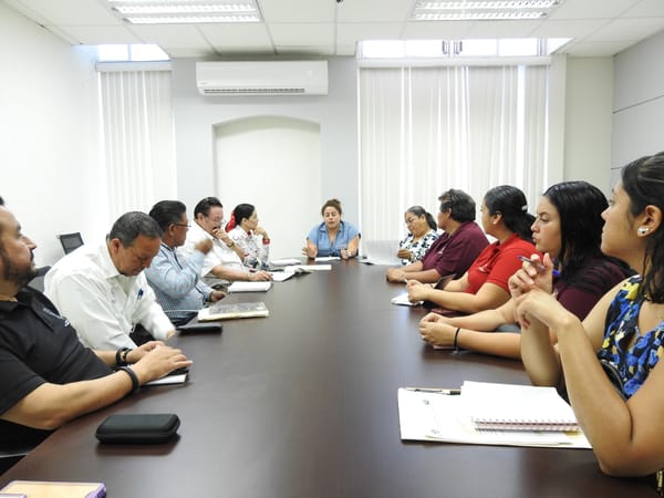 Sostienen reunión para optimizar procesos administrativos en los mercados municipales