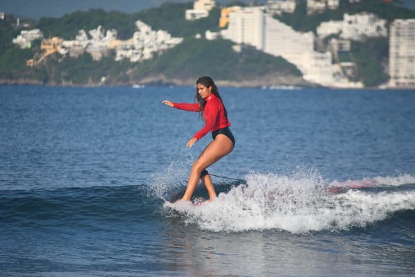 Dominan surfistas de La Paz las olas de la Olimpiada Nacional 2025